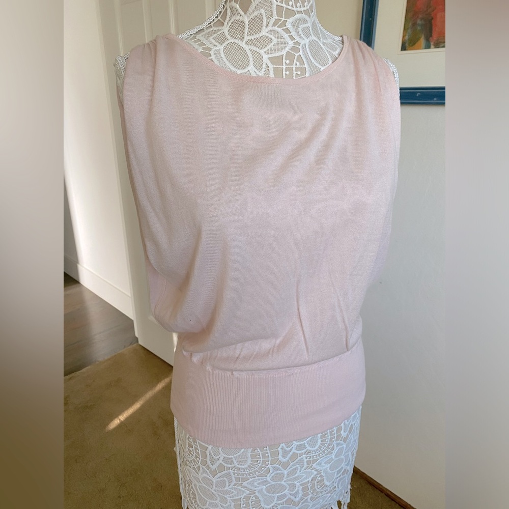GAP pale pink women’s top with open back. Size S